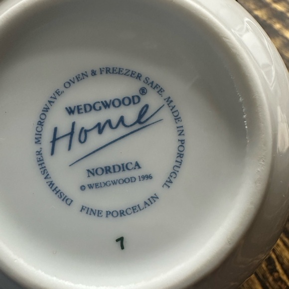 Wedgwood Nordica Green Christmas Reindeer pattern
Creamer & sugar bowl $28 set - Picture 3 of 5